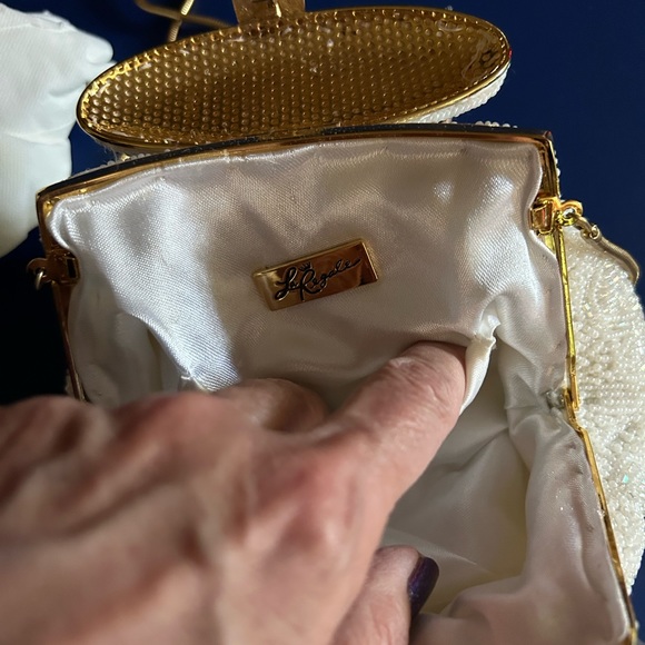 White beaded bag, perfect for a bride - Picture 8 of 13